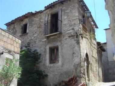 Property - Town House for sale in San Valentino in Abruzzo Citeriore (Regione Abruzzo)