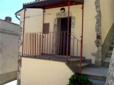 Property - Apartment for sale in San Valentino in Abruzzo Citeriore (Regione Abruzzo)