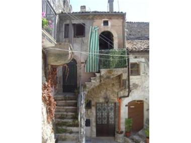 Property - Town House for sale in San Valentino in Abruzzo Citeriore (Regione Abruzzo)