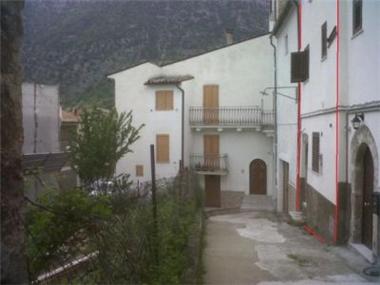 Property - Terraced for sale in Sulmona (Regione Abruzzo)