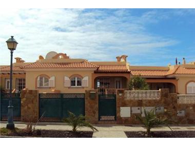 Villa for sale in Caleta de Fuste (Canary Islands)