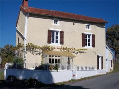 House for sale in Ruffec (Poitou-Charentes)