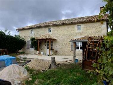 Farmhouse for sale in Melle (Poitou-Charentes)