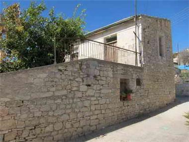 Semi Village House for sale in Trakhypedhoula (Paphos)