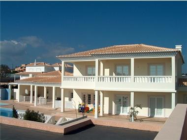 Semi/terraced Villa for sale in Porto de Lagos (Faro)