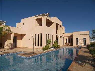 Semi/terraced Villa for sale in Porto de Lagos (Faro)