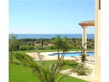 Semi/terraced Villa for sale in Estombar (Faro)