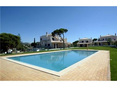 Semi/terraced Villa for sale in Vilamoura (Faro)