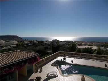 Semi/terraced Villa for sale in Luz (Faro)