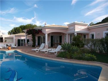 Semi/terraced Villa for sale in Boa Vista (Faro)