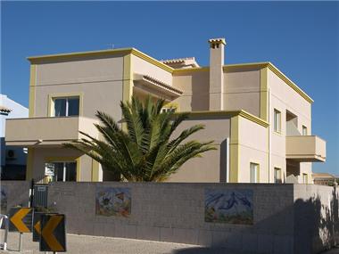 Semi/terraced Villa for sale in Porto de Lagos (Faro)