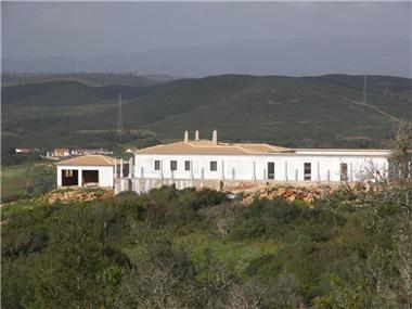 Semi/terraced Villa for sale in Bensafrim (Faro)