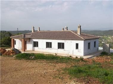 Semi/terraced Villa for sale in Bensafrim (Faro)