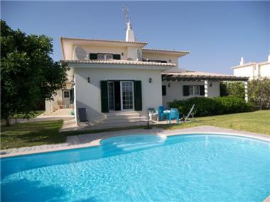 Semi/terraced Villa for sale in Porto de Lagos (Faro)