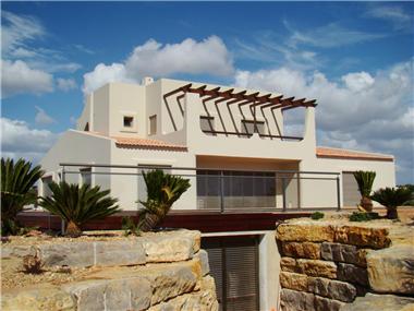 Semi/terraced Villa for sale in Estombar (Faro)