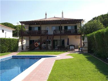 Semi/terraced Villa for sale in Quarteira (Faro)
