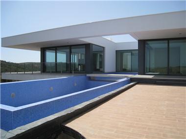 Semi/terraced Villa for sale in Bensafrim (Faro)
