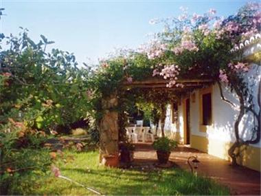 Semi/terraced Villa for sale in Bensafrim (Faro)