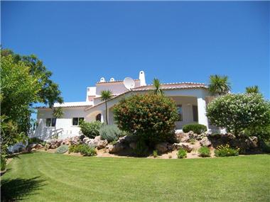 Semi/terraced Villa for sale in Serra E Mar (Faro)