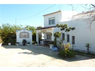 Semi/terraced Villa for sale in Tavira (Faro)