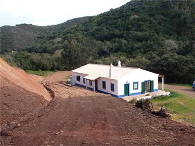 Semi/terraced Villa for sale in Bordeira (Faro)