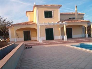 Semi/terraced Villa for sale in Estoi (Faro)
