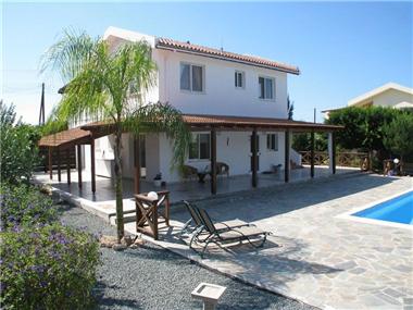 Villa for sale in Peyia (Paphos)