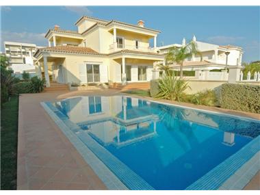 Semi/terraced Villa for sale in Gale (Faro)