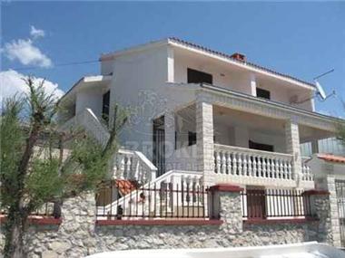 House for sale in Rogoznica (Sibensko-Kninska Zupanija)