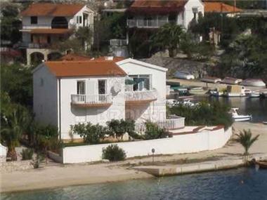 House for sale in Rogoznica (Sibensko-Kninska Zupanija)