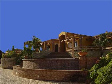 Villa / Townhouse for sale in Atalaia (Faro)