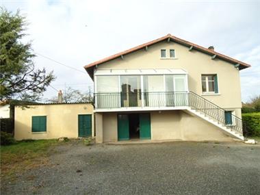 House for sale in Ruffec (Poitou-Charentes)