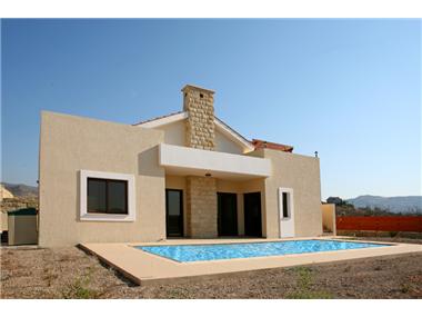 Semi/terraced Villa for sale in Monagroulli (Larnaca)