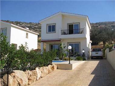 Semi/terraced Villa for sale in Peyia (Paphos)