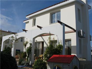 Semi/terraced Villa for sale in Argaka (Paphos)