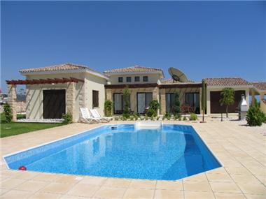 Semi/terraced Villa for sale in Kouklia (Paphos)