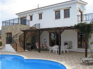 Semi/terraced Villa for sale in Argaka (Paphos)