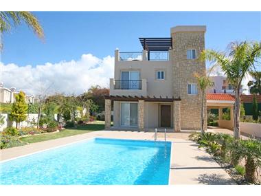 Semi/terraced Villa for sale in Chloraka (Paphos)