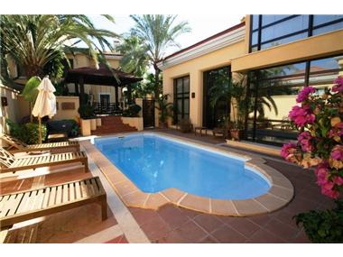 Semi/terraced Villa for sale in Puerto Banus (Andalucia)