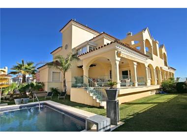 Semi/terraced Villa for sale in Puerto Banus (Andalucia)
