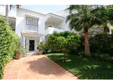 Townhouse for sale in Rio Verde (Andalucia)