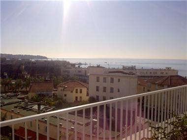 Apartment       for sale in Juan-les-Pins (Provence-Alpes-Cote d'Azur)
