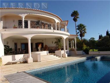 Villa for sale in Lagoa (Faro)