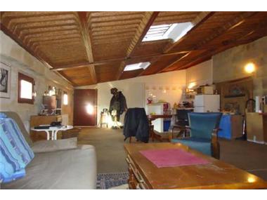 Apartment       for sale in Uzes (Languedoc-Roussillon)