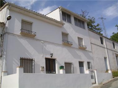 Village House for sale in Castillo de Locubin (Andalucia)