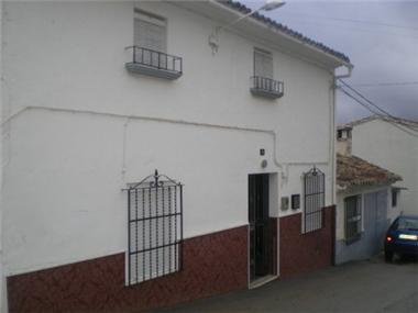 Village House for sale in Castillo de Locubin (Andalucia)