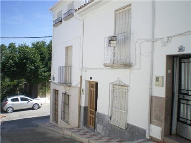 Village House for sale in Castillo de Locubin (Andalucia)