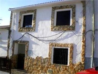Village House for sale in Castillo de Locubin (Andalucia)