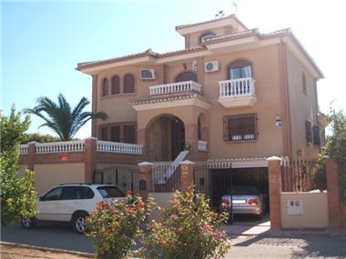 Villa for sale in Huetor-Tajar (Andalucia)