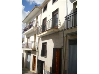 Village House for sale in Castillo de Locubin (Andalucia)
